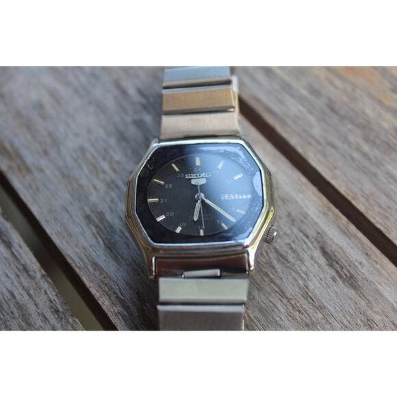 Vintage 1980 Seiko Square Automatic Mens Silver Watch W/daydate & Silver accents - Picture 2 of 5